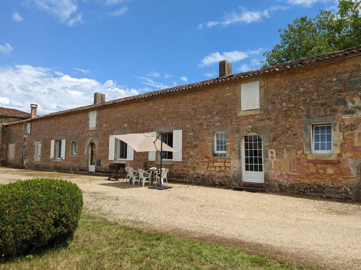 Gite Charmant Au Coeur D'Un Chateau Historique Avec Parc, Proche De Cognac, Ideal Famille Et Nature - Fr-1-653-167 Cherves-de-Cognac Экстерьер фото