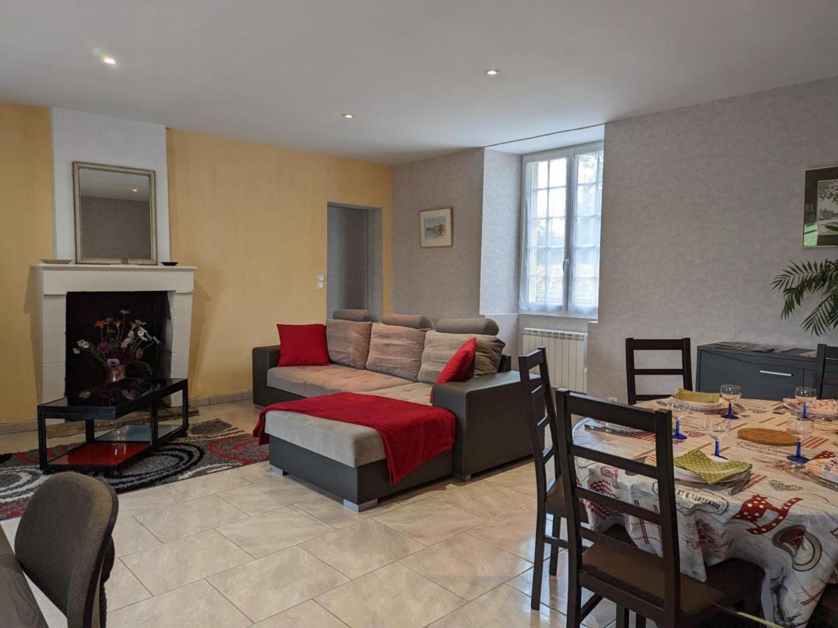 Gite Charmant Au Coeur D'Un Chateau Historique Avec Parc, Proche De Cognac, Ideal Famille Et Nature - Fr-1-653-167 Cherves-de-Cognac Экстерьер фото