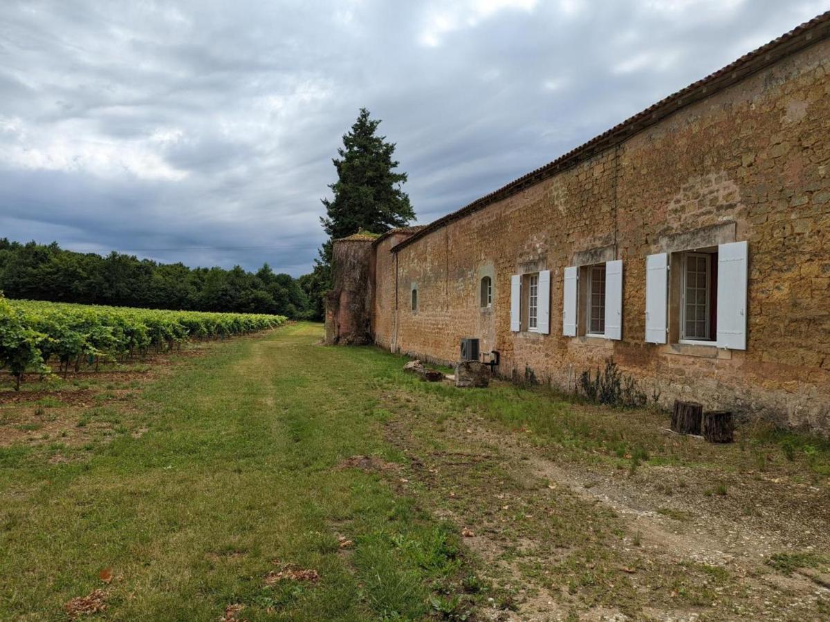Gite Charmant Au Coeur D'Un Chateau Historique Avec Parc, Proche De Cognac, Ideal Famille Et Nature - Fr-1-653-167 Cherves-de-Cognac Экстерьер фото