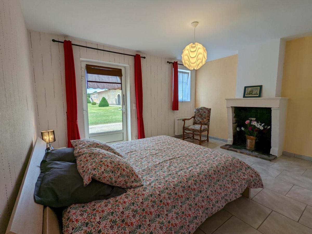 Gite Charmant Au Coeur D'Un Chateau Historique Avec Parc, Proche De Cognac, Ideal Famille Et Nature - Fr-1-653-167 Cherves-de-Cognac Экстерьер фото